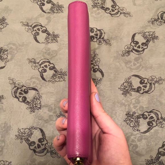 🔥YSL Studded Logo Zippy Wallet🔥 - Picture 5 of 8